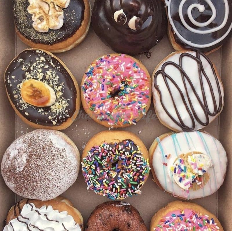 Deluxe Champagne and Donut Gift Set - Image 3