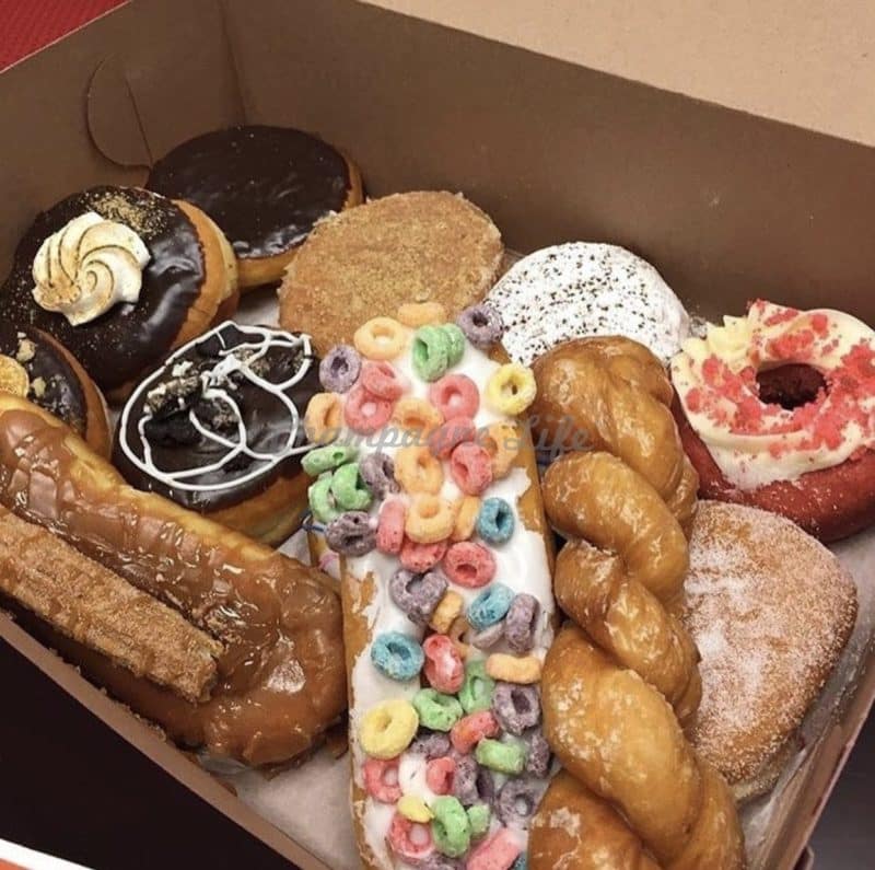 Deluxe Champagne and Donut Gift Set - Image 4